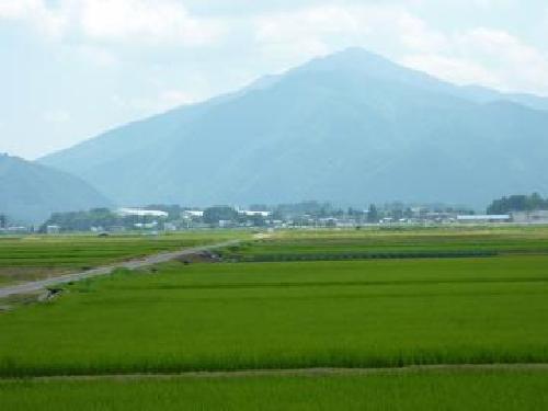 富田地区から見た荒島岳の写真