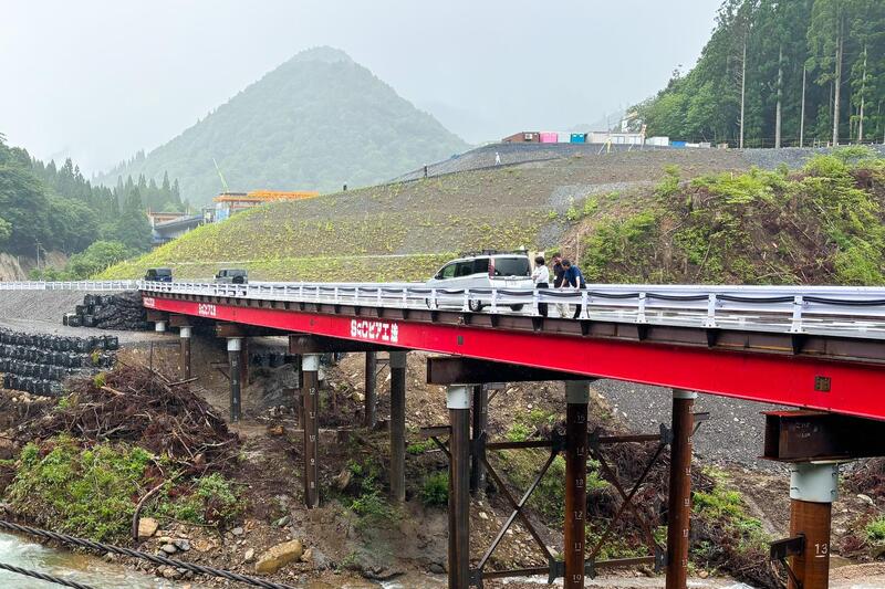 国道158号上半原に建設された仮設道路
