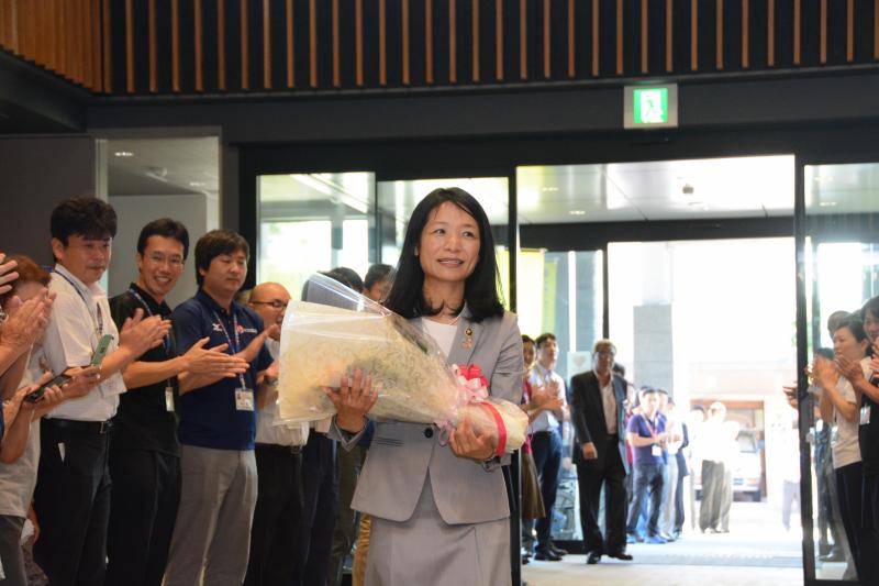 石山市長初登庁