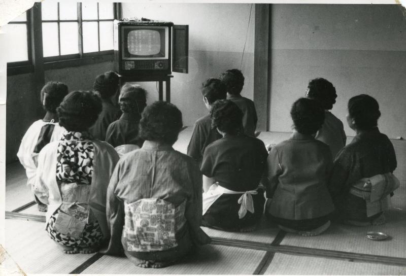 公民館のテレビ