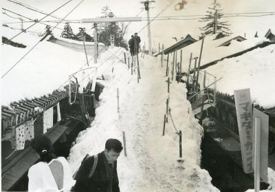 2階の高さまで積もった雪