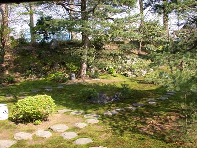 庭園の築山(大野城外堀のどるい)の写真