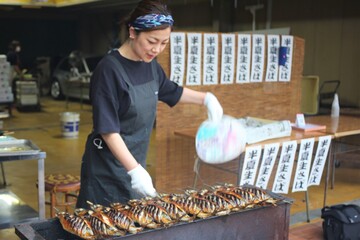 半夏生鯖を焼く魚屋さんの画像