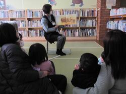 館内読み聞かせ写真
