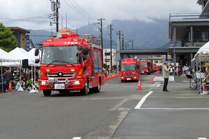 ポンプ車等のパレードの様子